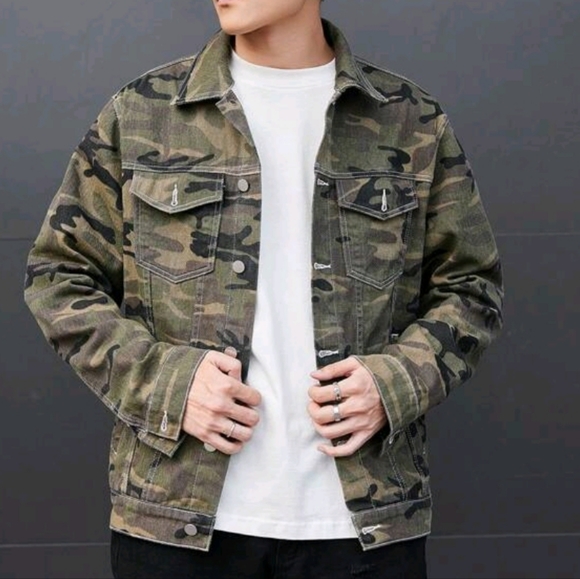 NEW! CAMO DENIM JACKET SIZE SMALL - Picture 3 of 5